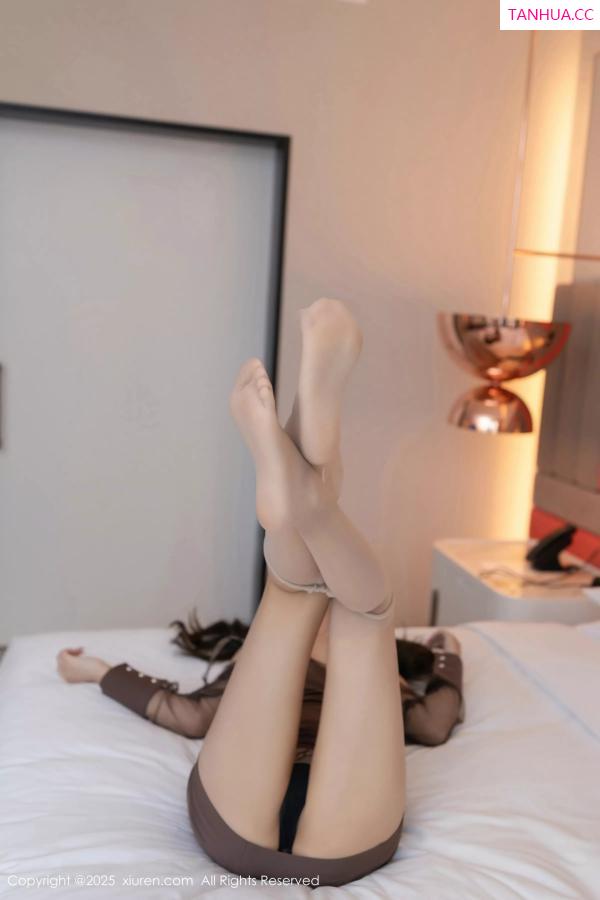 唐安琪  [XiuRen]高清写真图 2025.04.07 No.10120 唐安琪 肉色丝袜第29张图片
